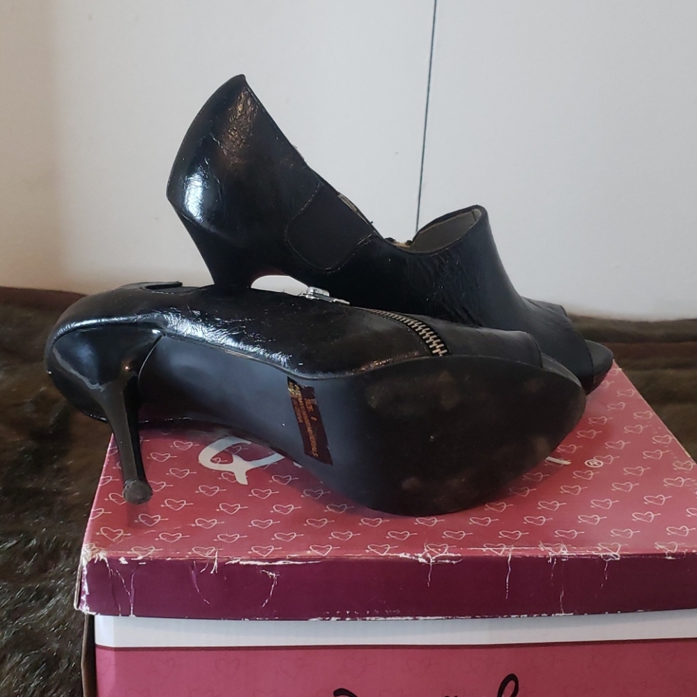 Heels - Picture 4 of 6